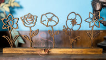 Load image into Gallery viewer, Wooden Birthflowers
